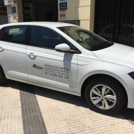 Talleres Sánchez Montero automóvil blanco